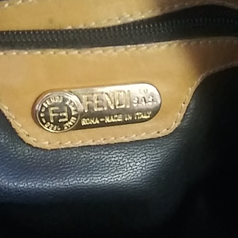 💕Authentic Fendi Vintage Stripe Crossbody. - Picture 5 of 12